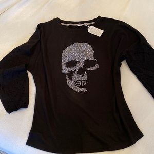 NWT: Lightweight crystal skull sweater!